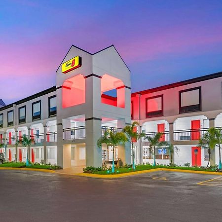 Super 8 By Wyndham Orlando Near Florida Mall Williamsburg Buitenkant foto