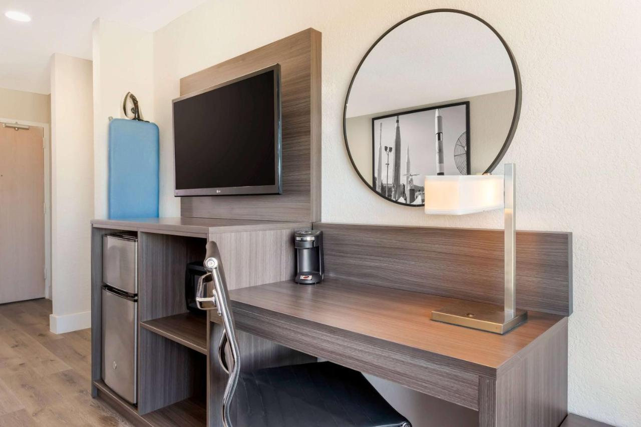 Super 8 By Wyndham Orlando Near Florida Mall Williamsburg Buitenkant foto