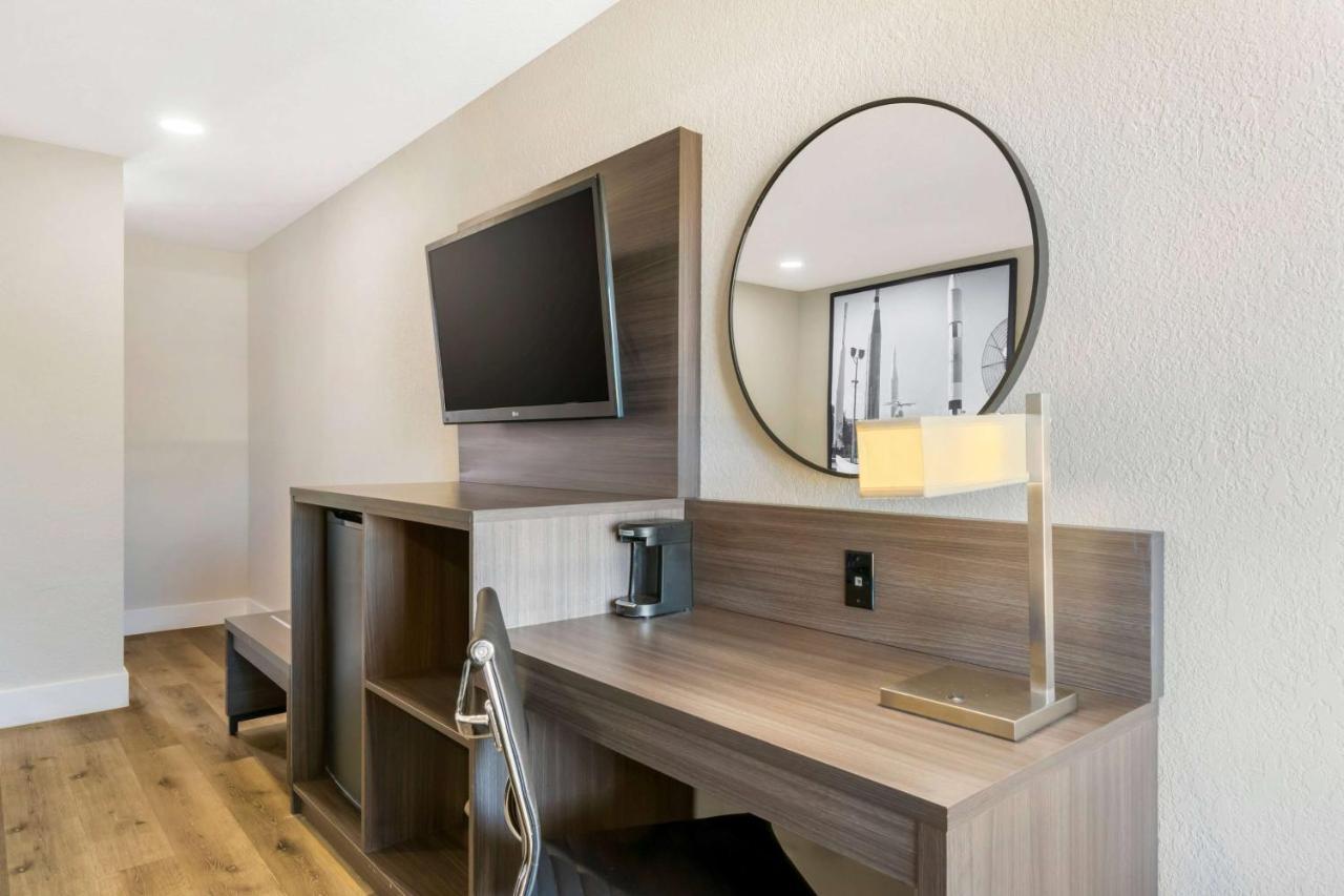 Super 8 By Wyndham Orlando Near Florida Mall Williamsburg Buitenkant foto