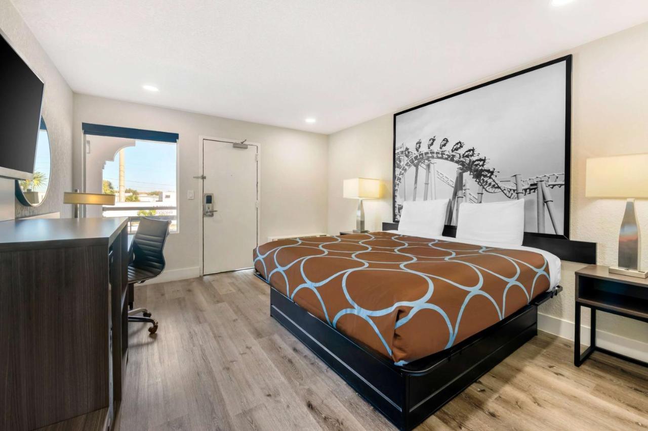Super 8 By Wyndham Orlando Near Florida Mall Williamsburg Buitenkant foto
