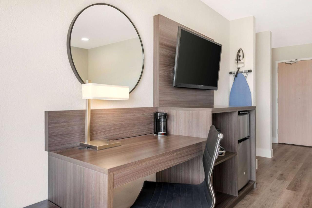 Super 8 By Wyndham Orlando Near Florida Mall Williamsburg Buitenkant foto
