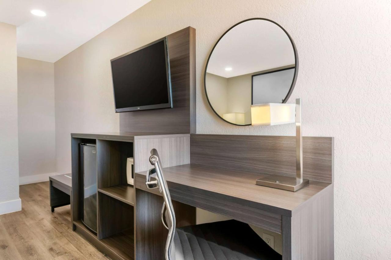 Super 8 By Wyndham Orlando Near Florida Mall Williamsburg Buitenkant foto